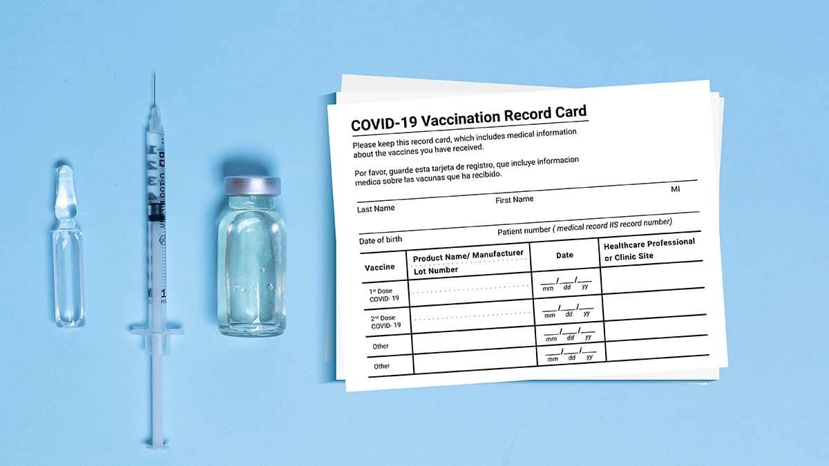 За вакциной за границу. Covid-19 vaccination record Card. Картинка шприц с бутыльком Covid 19 coronavirus vaccine.