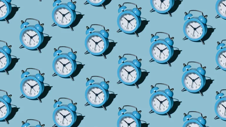 Rows of blue alarm clocks on a blue background