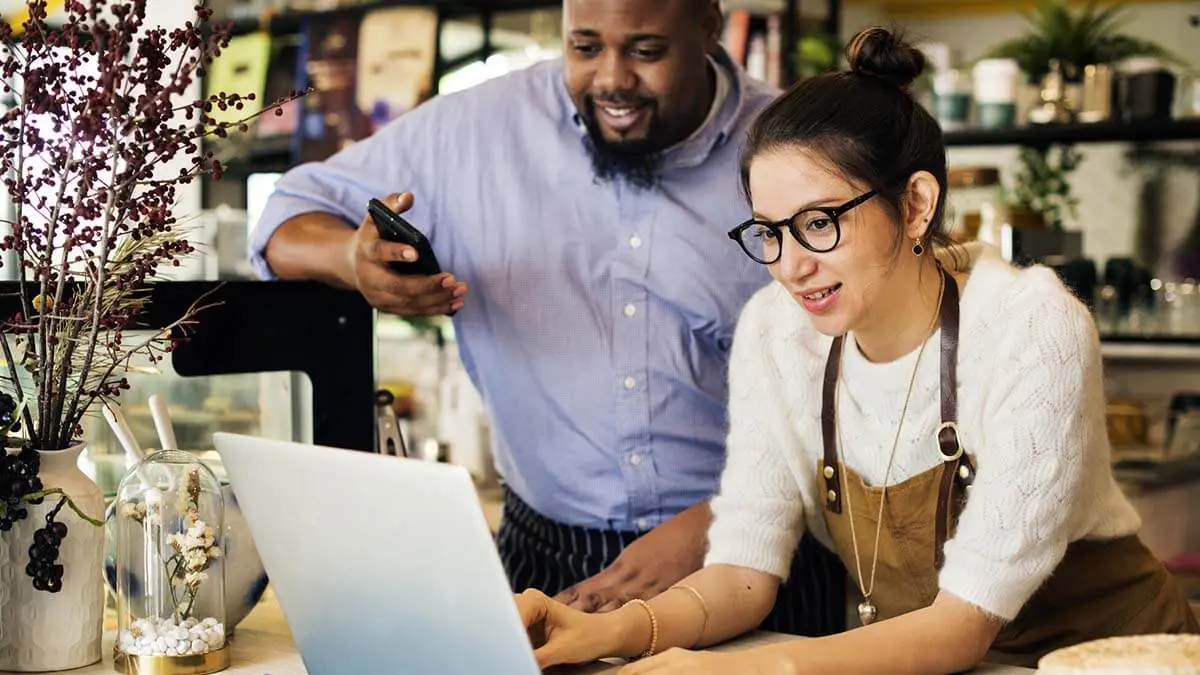 Man and woman reviewing Minnesota wage theft law on laptop.